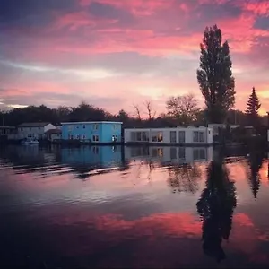 Bed & Breakfast Amster Houseboat Bed Without Breakfast, Amsterdam