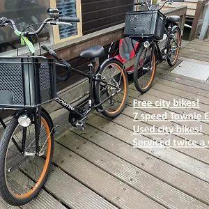 Bed & Breakfast Houseboat With Water Terrace, Free Parking, Free Bikes & Fast Wifi, Amsterdam